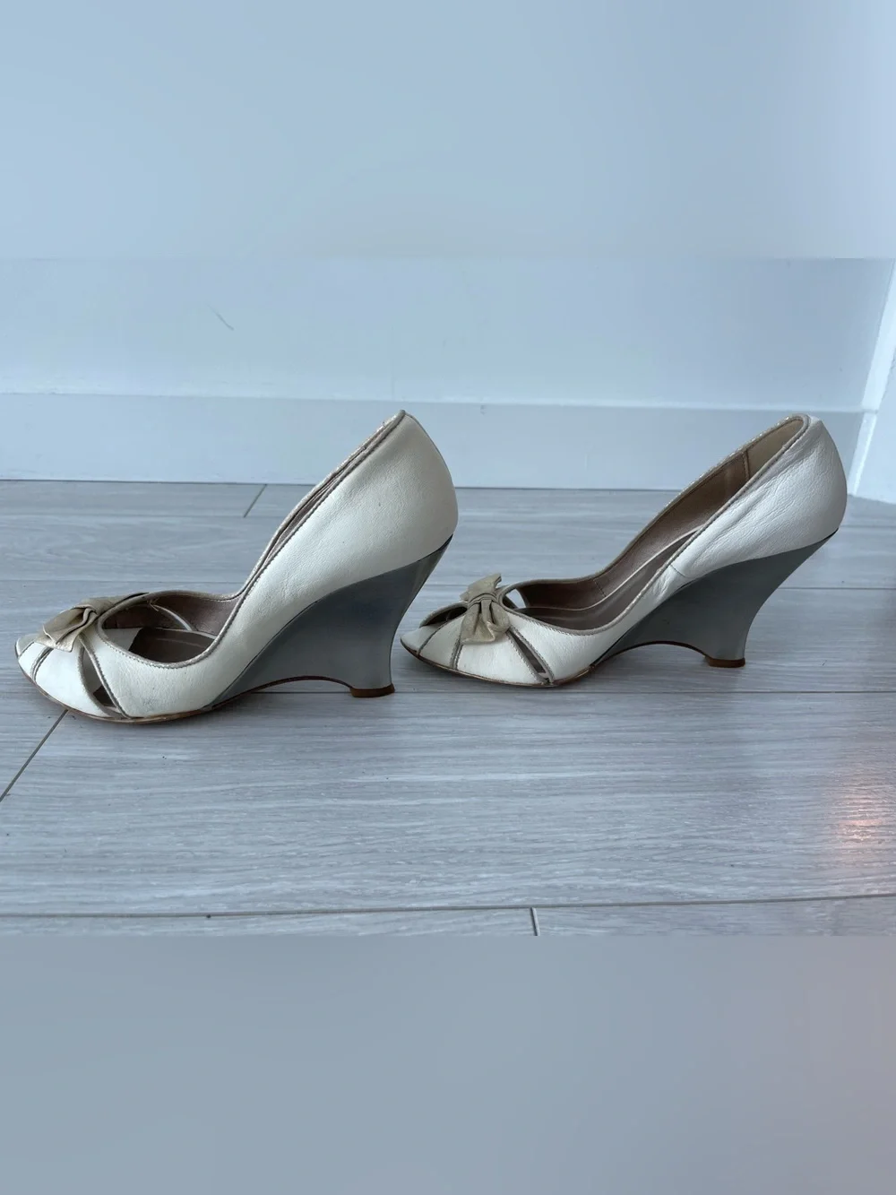Browns White Genuine Leather Peep-Toe Bow Pumps Silver Wedge Heel Size 40